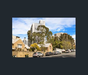 recently renovated, fantastic location, 5 min walk to CBD and 5 min... - Photo 5