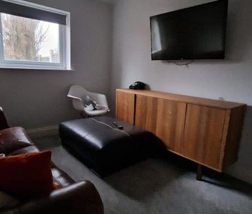 6 bedroom end of terrace house to rent - Photo 1
