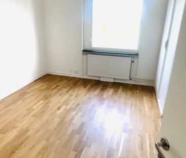 Domarebacken, Norsborg - Photo 3