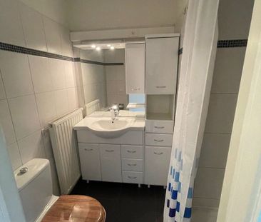 LICHTRIJK EN AANGENAAM RUIM APPARTEMENT MET 1 SLPK IN CENTUM LANAKEN - Foto 5