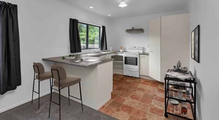 Close to Hospital - Photo 3