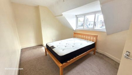4 bedroom flat to rent - Photo 2