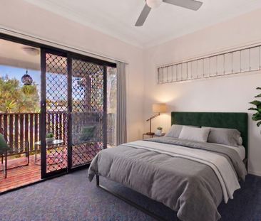 Modern Low Maintenance End-Townhouse In A Small Boutique Complex In... - Photo 5