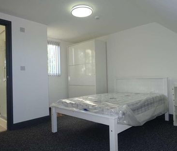 Large Ensuite Room For August, CV4 - Photo 5
