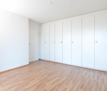 "4,5 Zimmerwohnung mit Gartenschwimmbad" - Photo 1