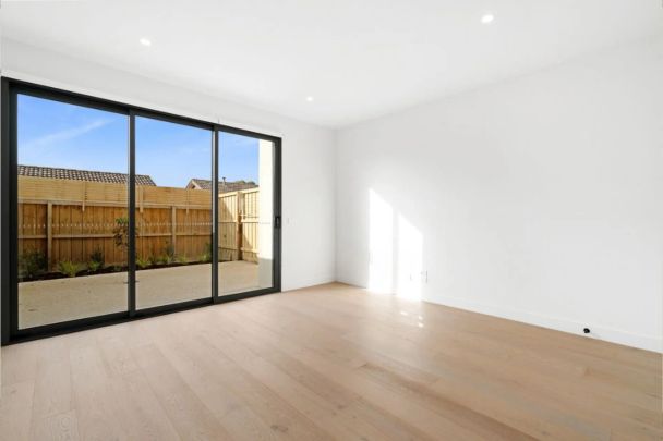 Stylish townhouse in prime Preston location. - Photo 1