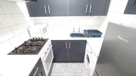 Wordsworth Court, Hatfield, AL10 - Photo 4