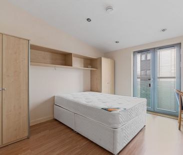 1 bedroom Flat / Apartment - Photo 1