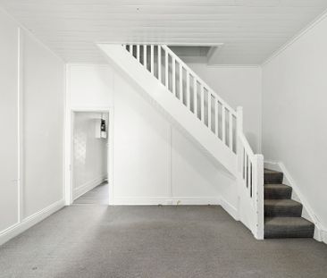 Stylishly refurbished historic terrace house in a sought-after loca... - Photo 2