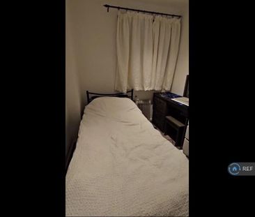 1 bedroom in a flat share to rent - Photo 5