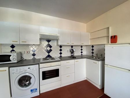 2 bedroom flat to rent - Photo 5