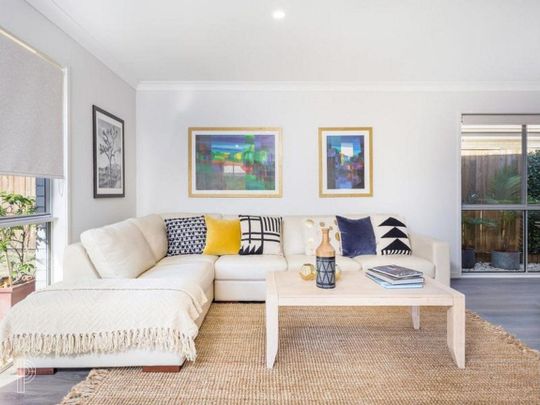 Ducted Cool, Single Level Brick Home with Modern Appliances. - Photo 1