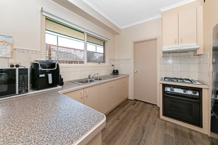 Bright, Spacious & Perfectly Located – Your Ideal Rental Home Awaits! - Photo 3