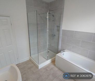 2 bedroom end of terrace house to rent - Photo 4
