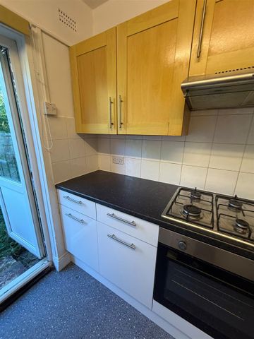 Gleneagle Road, London SW16 - Photo 2