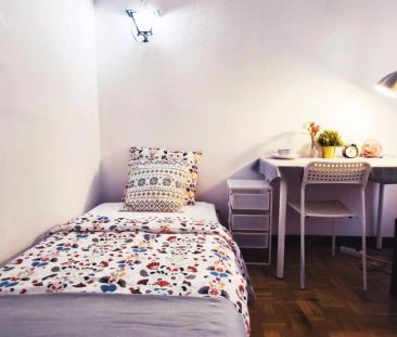 Room in shared apartment in Madrid - Photo 1