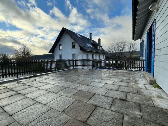 SPACIEUX AVEC JARDIN AU BORD DU LAC - Photo 1