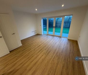 4 bedroom semi-detached house to rent - Photo 1