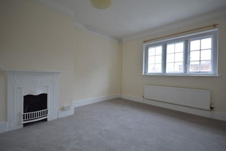 3 bedroom end of terrace house to rent - Photo 3