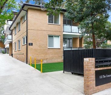 Luxurious 3 Bedroom Apartment in Homebush West - Modern Living at Its Finest - Photo 1