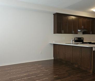 For Lease - 96 Fortis Crescent, Bradford West Gwillimbury, Ontario - Photo 5