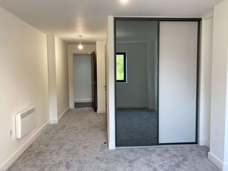 Unfurnished Two Double Bedroom Apartment located on the 1st floor of The Quadrant development - Photo 3