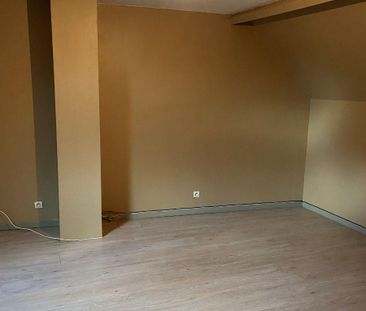 Une maison comprenant : Rdc ; salon séjour avec feu à bois, cuisine... - Photo 3