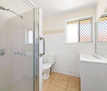 Stylish South Toowoomba Unit with Modern Comfort & Prime Location - Photo 2