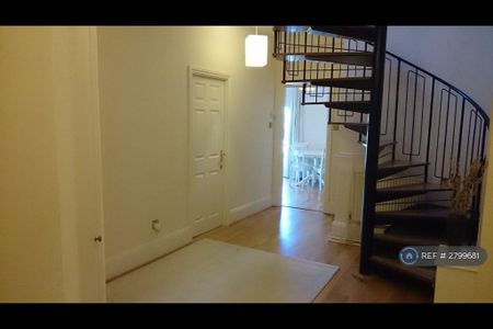 1 bedroom in a flat share to rent - Photo 3