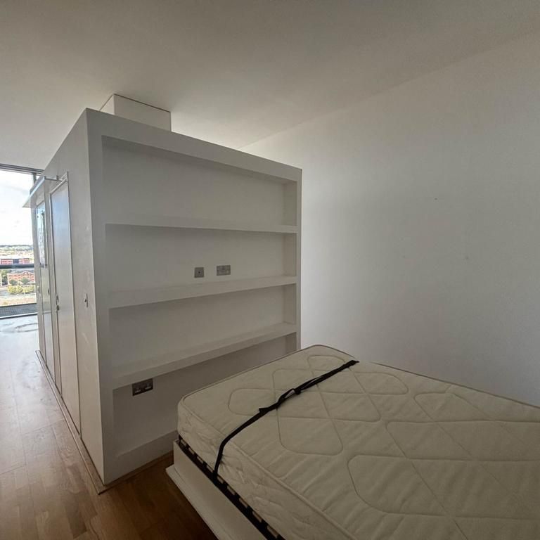 Studio to rent - Photo 1