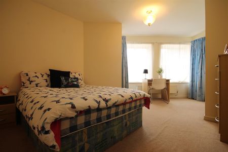 Sovereign Court, Jesmond - Photo 2