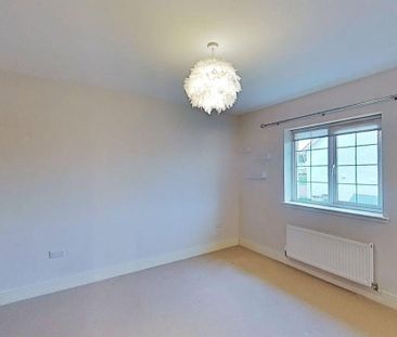 4 bedroom detached house to rent - Photo 3