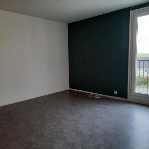 Location Appartement 4 pièces 77 m² Levroux - Photo 2