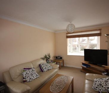 Mangles Road, Guildford - 1 bedroomProperty for lettings - Seymours - Photo 3