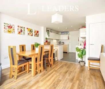 3 bedroom semi-detached house to rent - Photo 6