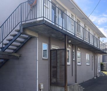 This tidy upstairs one-bedroom flat is located in the popular and c... - Photo 4