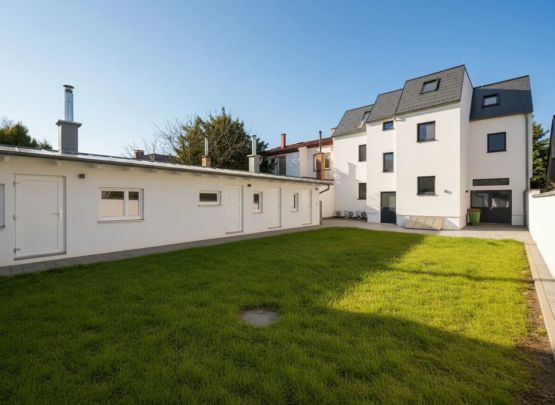 Traumhafte Dachgeschosswohnung – Erstbezug in hochwertig gebautem Wohnhaus - Klimaanlage - Moderne Küche - Gemeinschaftsgarten - Foto 1