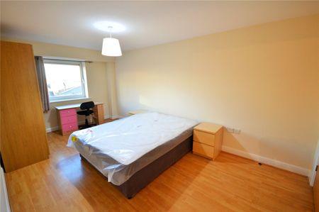 2 bedroom apartment to rent Royal Plaza, 1 Eldon Street, Sheffield, S1 - Photo 3