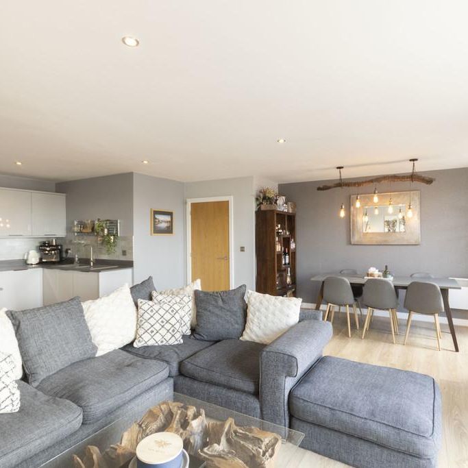 2 bedroom penthouse to rent - Photo 1
