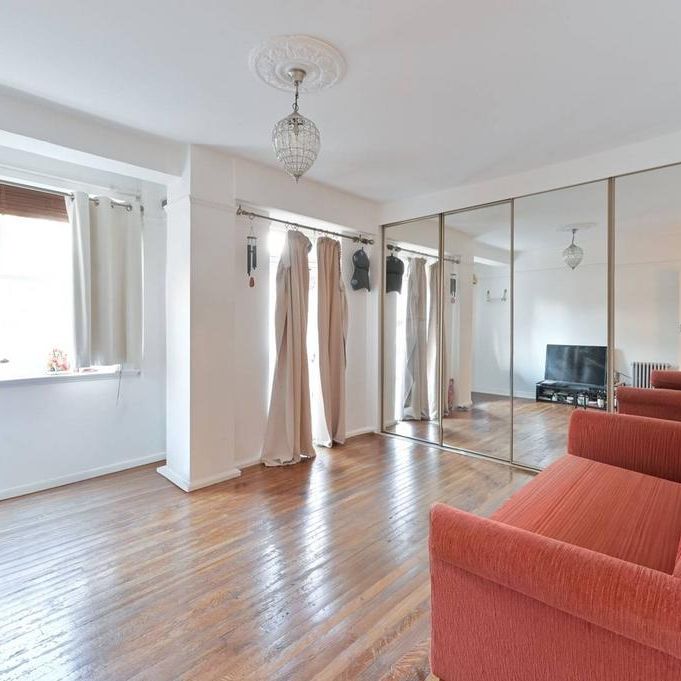 Studio to rent - Photo 1