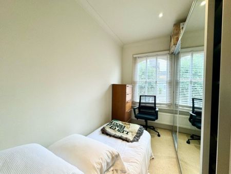 2 Bedroom Apartment, Fulham Park Gardens, London SW6 - Photo 5