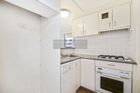 Stunning One Bedroom with Views & Parking - Photo 4