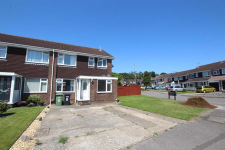3 bedroom semi-detached house to rent - Photo 5