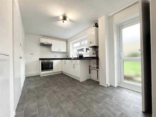 3 Bedroom House - Terraced To Let - Photo 1