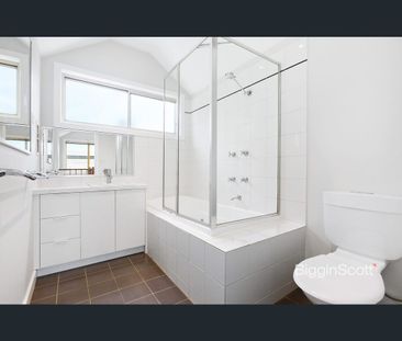 2/36 Bradley St, Newport, Vic 3015 - Photo 2