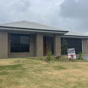 Low Maintenance Family Home - Photo 2