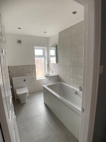 11 LIME STREET - Photo 3