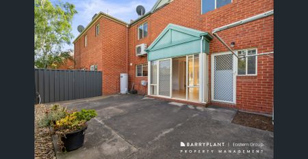 Spacious Townhouse Living in a Peaceful, Parkside Pocket - Photo 2