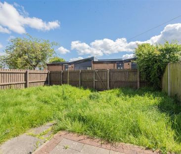 3 bedroom end of terrace house to rent - Photo 4