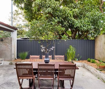 Delightful three-bedroom home with period charm - Photo 3